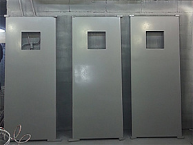 На сайте Трейдимпорт можно недорого купить Дополнительная дверь для персонала. 